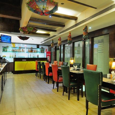 Crossroads Hotel Gurgaon Exterior photo