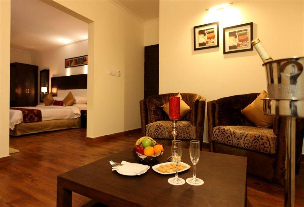 Crossroads Hotel Gurgaon Exterior photo