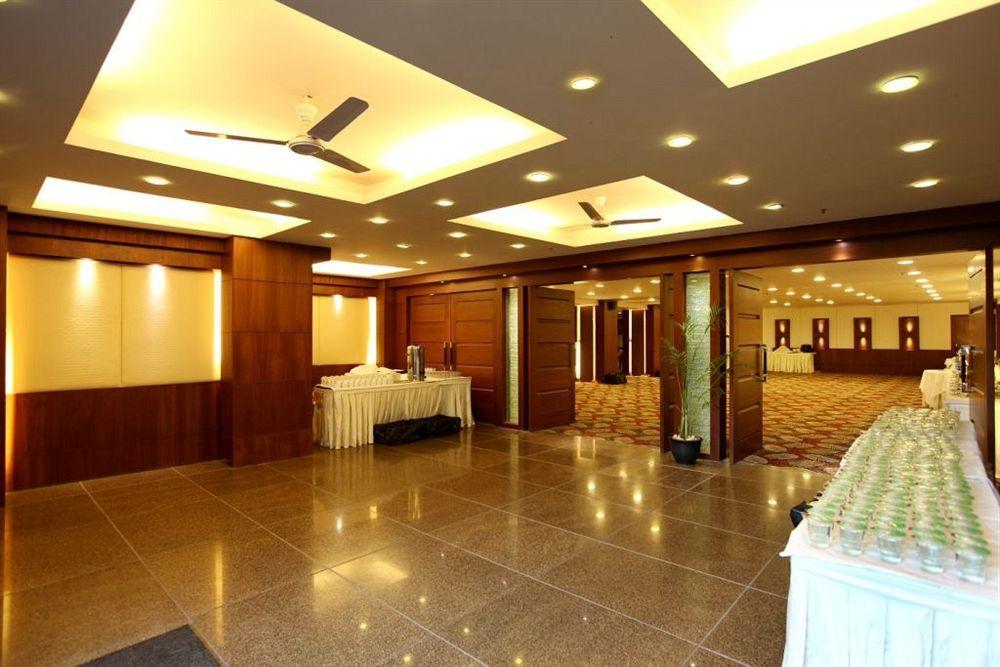 Crossroads Hotel Gurgaon Exterior photo