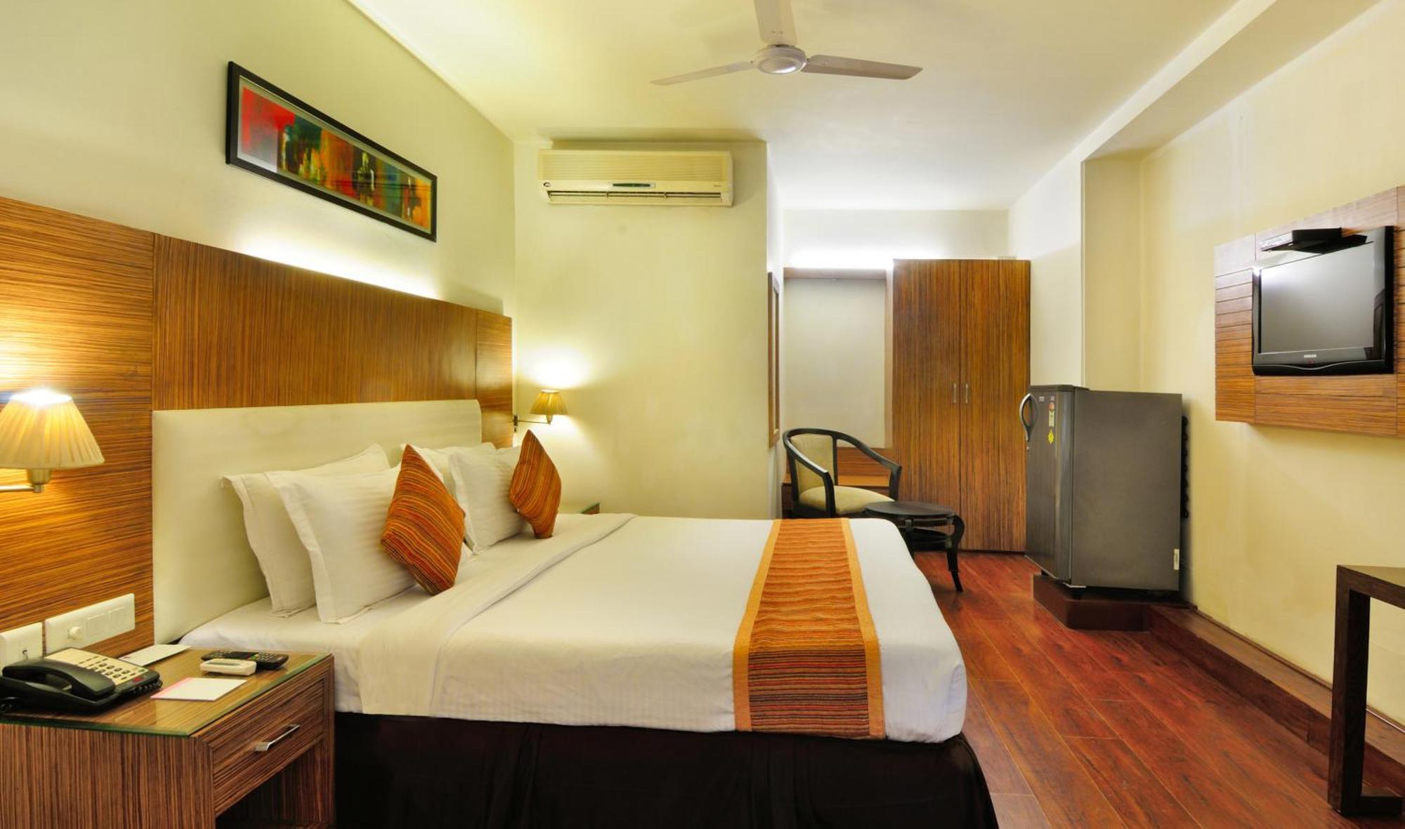 Crossroads Hotel Gurgaon Exterior photo