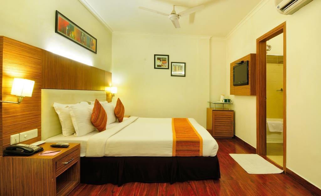 Crossroads Hotel Gurgaon Exterior photo