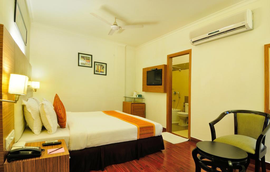 Crossroads Hotel Gurgaon Exterior photo