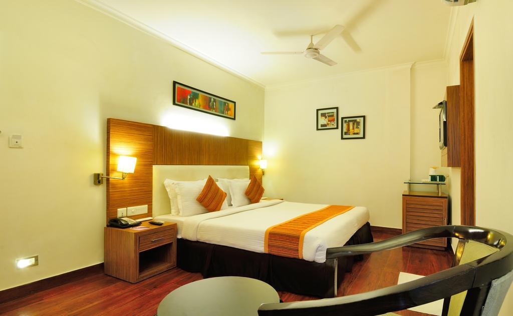 Crossroads Hotel Gurgaon Exterior photo