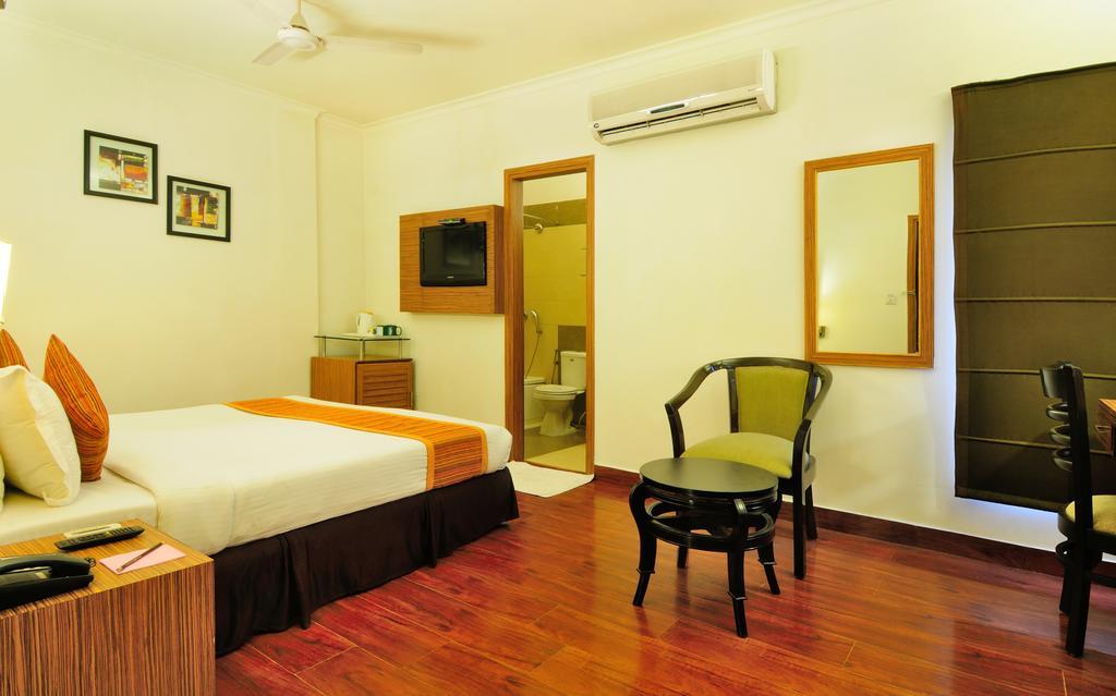 Crossroads Hotel Gurgaon Exterior photo