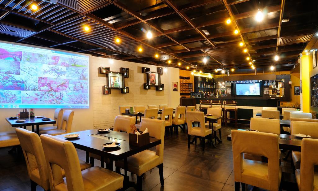 Crossroads Hotel Gurgaon Exterior photo