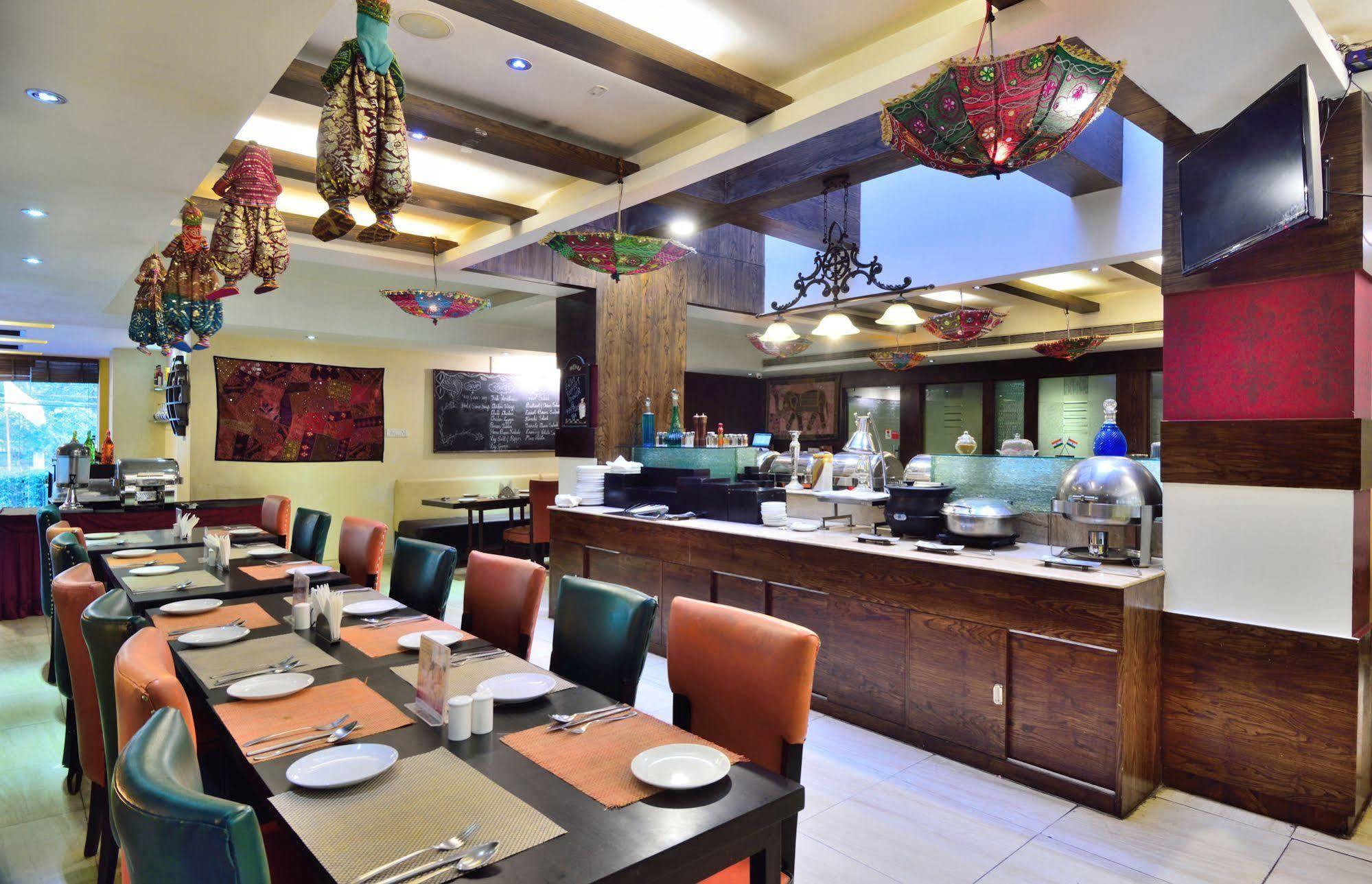 Crossroads Hotel Gurgaon Exterior photo