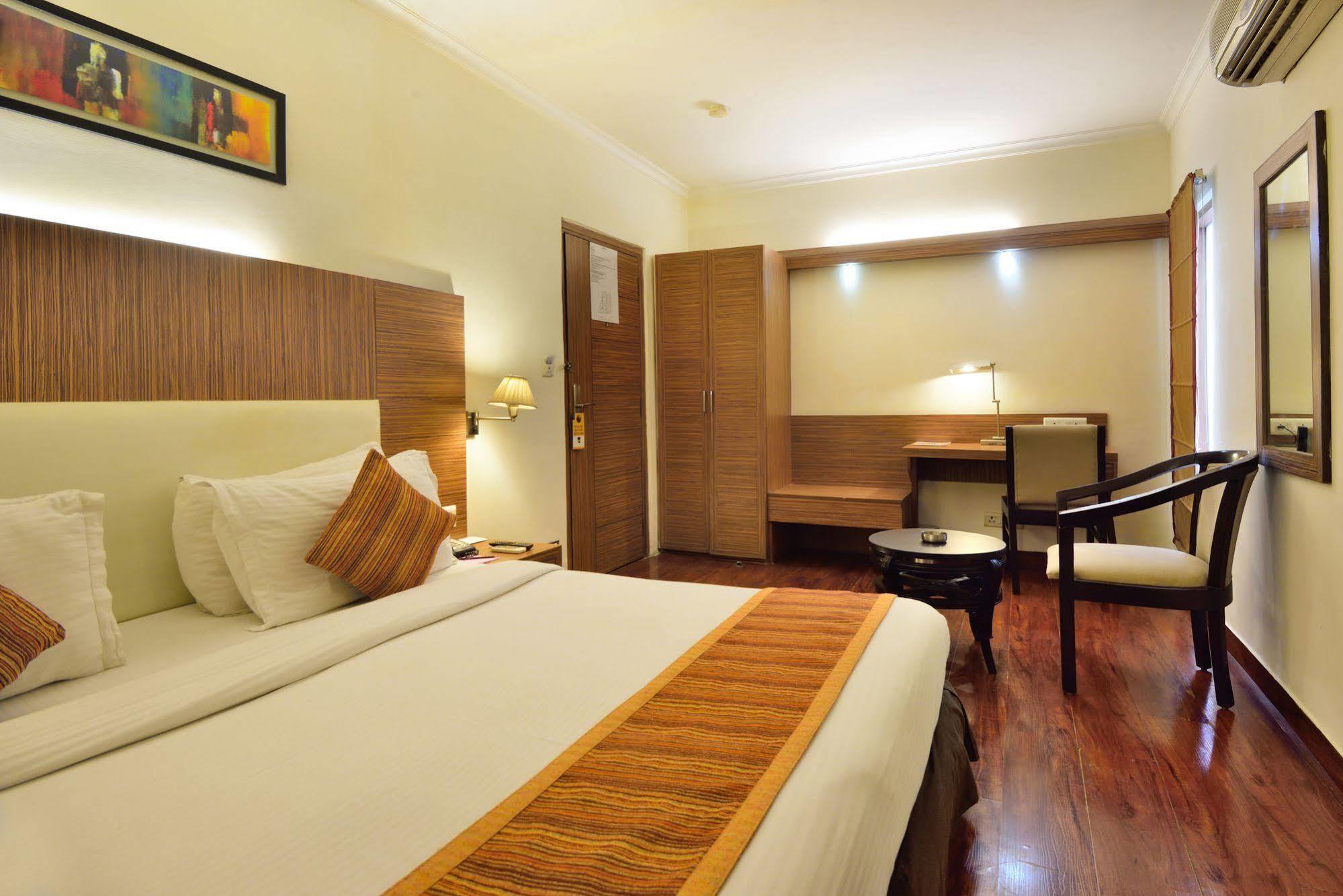 Crossroads Hotel Gurgaon Exterior photo