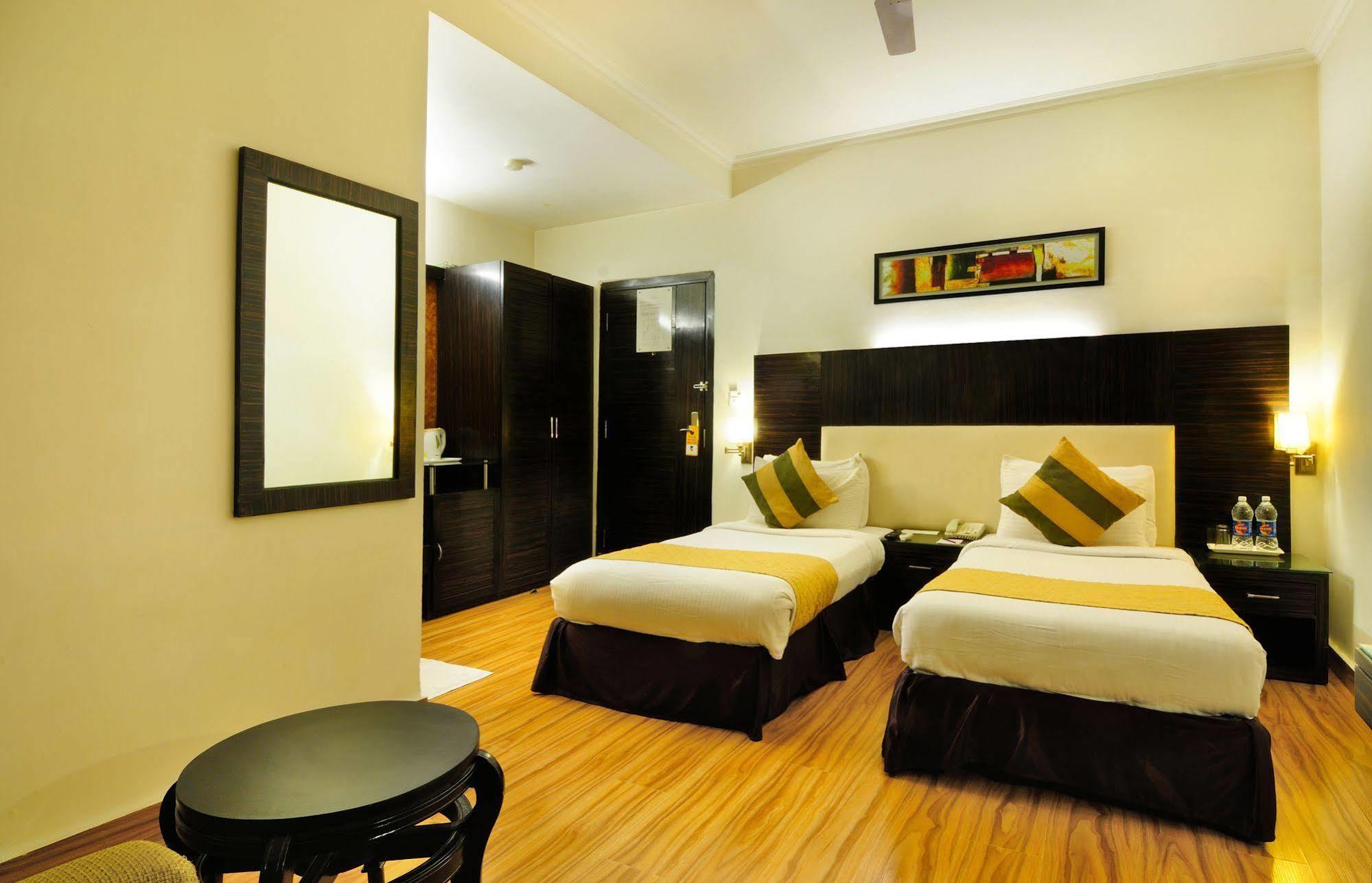 Crossroads Hotel Gurgaon Exterior photo