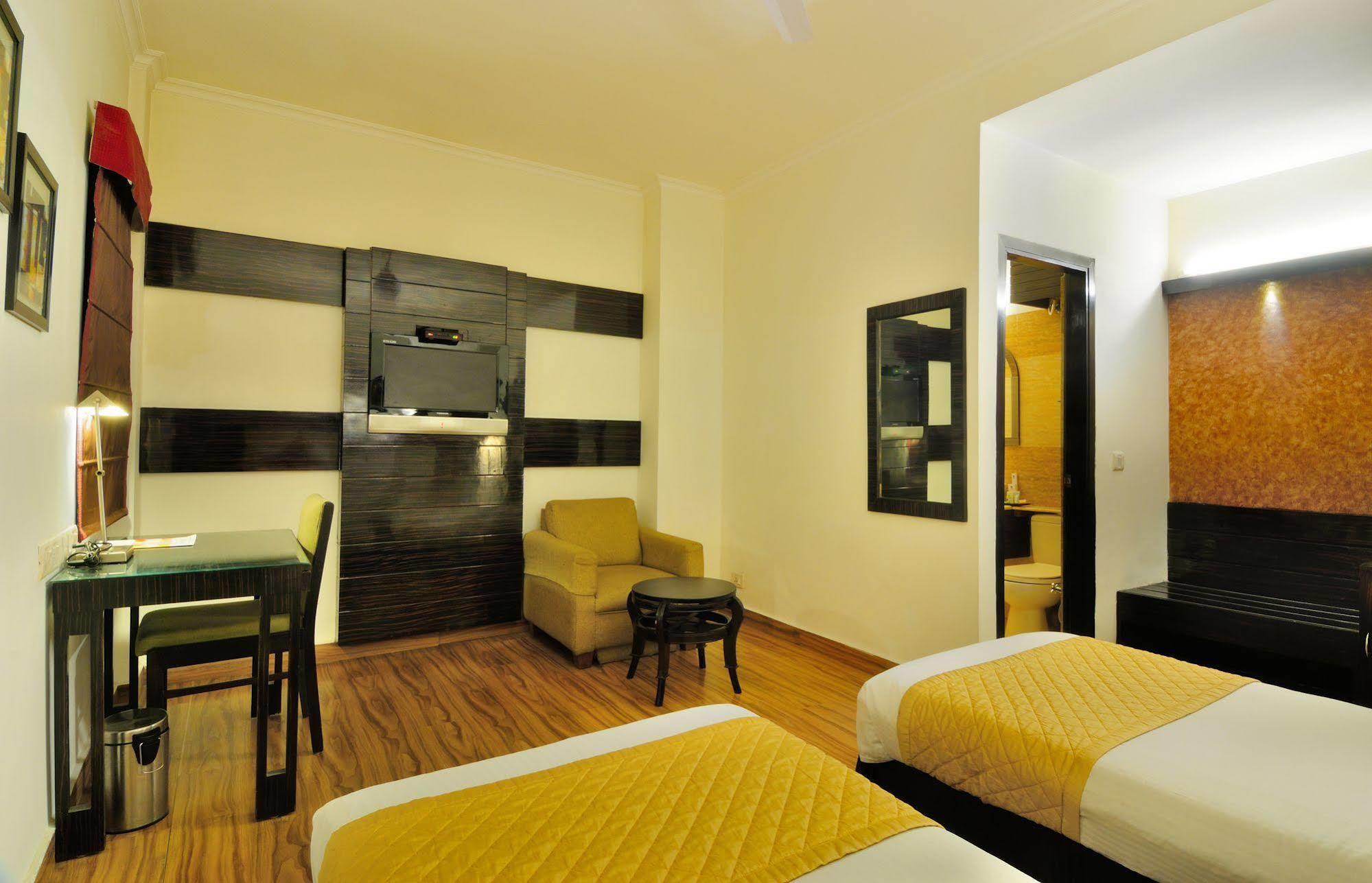 Crossroads Hotel Gurgaon Exterior photo